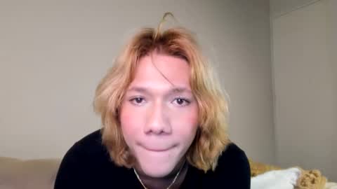 Snapshot of parisstone2 chatting on 01/06/25, 10:47 connie online show from 01/06/25, 10:47