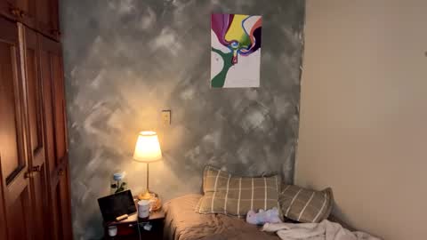 Snapshot of parisstone2 chatting on 02/05/25, 10:44 connie online show from 02/05/25, 10:44