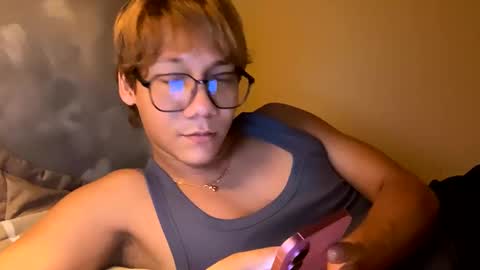 Snapshot of parisstone2 chatting on 03/01/25, 11:26 connie online show from 03/01/25, 11:26