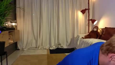 Snapshot of parisstone2 chatting on 10/08/25, 12:19 connie online show from 10/08/25, 12:19