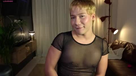 Snapshot of parisstone2 chatting on 10/09/25, 11:58 connie online show from 10/09/25, 11:58