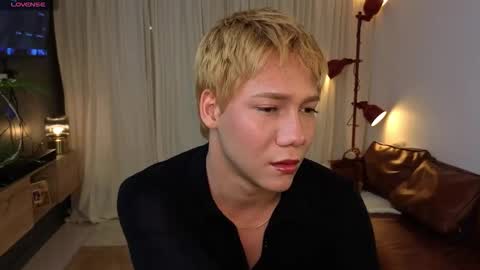 Snapshot of parisstone2 chatting on 10/13/25, 11:27 connie online show from 10/13/25, 11:27