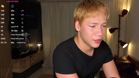 Snapshot of parisstone2 chatting on 10/15/25, 10:43 connie online show from 10/15/25, 10:43