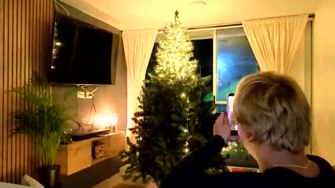 Snapshot of parisstone2 chatting on 11/11/25, 02:33 connie online show from 11/11/25, 02:33