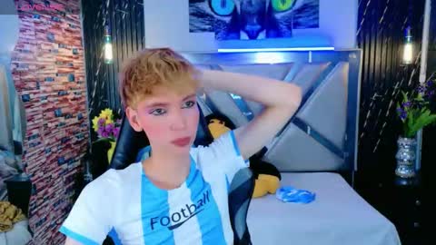 park_jimin1 online show from 09/13/25, 02:44