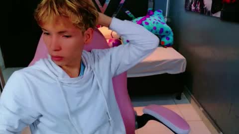 park_jimin1 online show from 09/20/25, 12:06