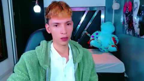 park_jimin1 online show from 11/25/25, 11:54