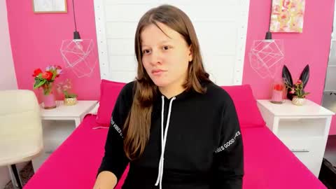 parker_mia02 online show from 11/24/25, 12:38