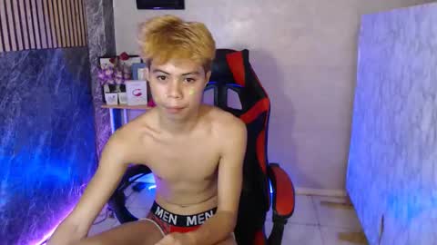 Snapshot of parkseo_yeon chatting on 09/23/25, 02:14 HENRY online show from 09/23/25, 02:14