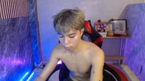 Snapshot of parkseo_yeon chatting on 10/24/25, 12:23 HENRY online show from 10/24/25, 12:23