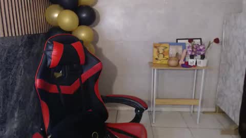 Snapshot of parkseo_yeon chatting on 11/24/25, 04:01 HENRY online show from 11/24/25, 04:01