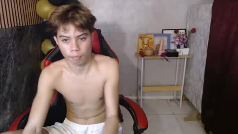 Snapshot of parkseo_yeon chatting on 12/14/25, 07:47 HENRY online show from 12/14/25, 07:47