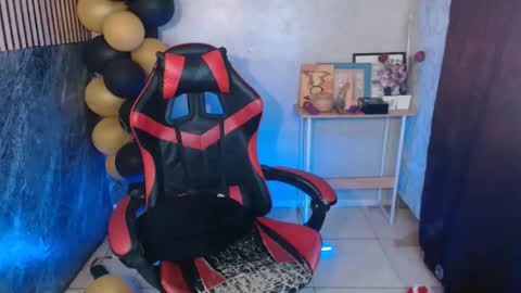 Snapshot of parkseo_yeon chatting on 12/18/25, 07:42 HENRY online show from 12/18/25, 07:42