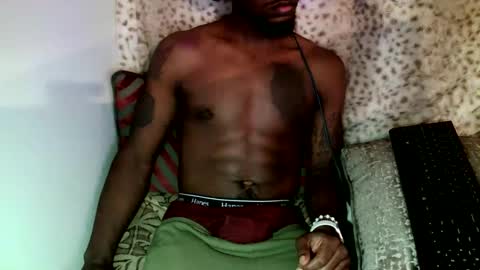 Snapshot of parlaytellio chatting on 12/04/24, 04:27 Parlay Tellio online show from 12/04/24, 04:27