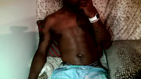 Snapshot of parlaytellio chatting on 12/25/24, 04:01 Parlay Tellio online show from 12/25/24, 04:01