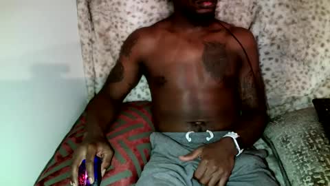 Snapshot of parlaytellio chatting on 12/29/24, 06:05 Parlay Tellio online show from 12/29/24, 06:05