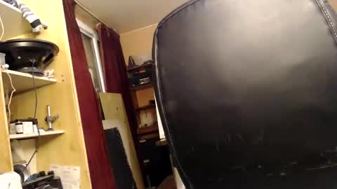 Snapshot of pascal88881 chatting on 12/03/24, 01:10 pascal88881 online show from 12/03/24, 01:10