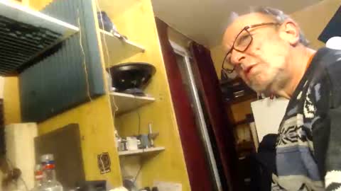 Snapshot of pascal88881 chatting on 12/06/24, 07:01 pascal88881 online show from 12/06/24, 07:01