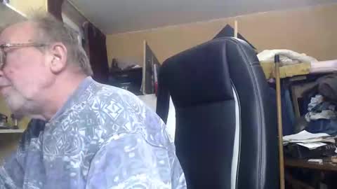 Snapshot of pascal88881 chatting on 12/15/24, 07:10 pascal88881 online show from 12/15/24, 07:10