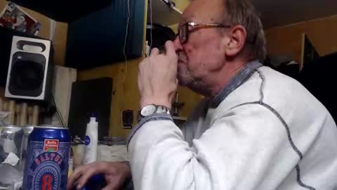 Snapshot of pascal88881 chatting on 12/15/24, 10:26 pascal88881 online show from 12/15/24, 10:26