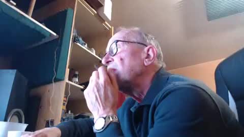 Snapshot of pascal88881 chatting on 11/05/25, 12:49 pascal88881 online show from 11/05/25, 12:49