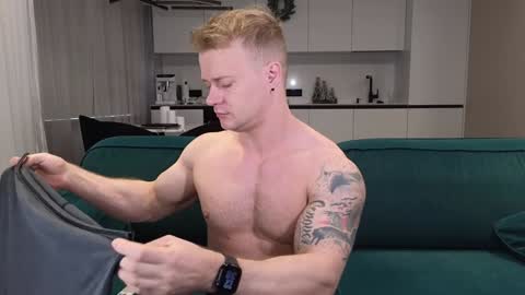 Snapshot of pashka_x chatting on 01/05/25, 09:37 Pashka online show from 01/05/25, 09:37