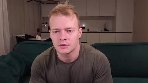 Snapshot of pashka_x chatting on 01/18/25, 09:13 Pashka online show from 01/18/25, 09:13