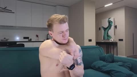 Snapshot of pashka_x chatting on 02/16/25, 10:54 Pashka online show from 02/16/25, 10:54