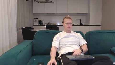 Snapshot of pashka_x chatting on 02/21/25, 08:29 Pashka online show from 02/21/25, 08:29