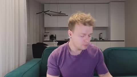 Snapshot of pashka_x chatting on 02/25/25, 08:14 Pashka online show from 02/25/25, 08:14