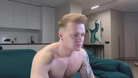 Snapshot of pashka_x chatting on 03/02/25, 10:24 Pashka online show from 03/02/25, 10:24