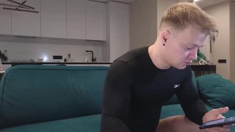 Snapshot of pashka_x chatting on 03/04/25, 05:00 Pashka online show from 03/04/25, 05:00