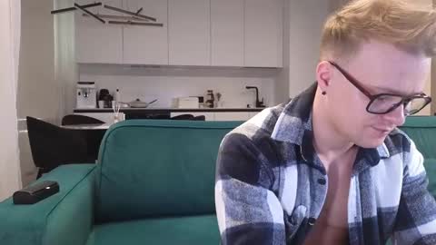 Snapshot of pashka_x chatting on 03/09/25, 01:15 Pashka online show from 03/09/25, 01:15