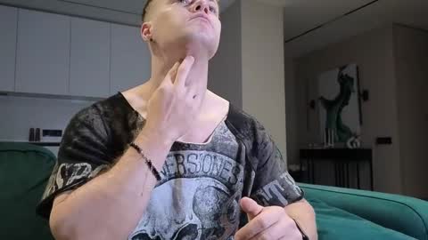 Snapshot of pashka_x chatting on 09/15/25, 06:35 Pashka online show from 09/15/25, 06:35