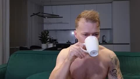 Snapshot of pashka_x chatting on 10/14/25, 06:03 Pashka online show from 10/14/25, 06:03