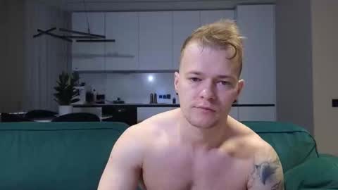 Snapshot of pashka_x chatting on 10/15/25, 06:13 Pashka online show from 10/15/25, 06:13