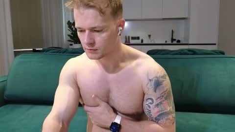 Snapshot of pashka_x chatting on 10/19/25, 10:16 Pashka online show from 10/19/25, 10:16