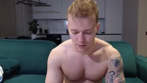 Snapshot of pashka_x chatting on 10/22/25, 07:08 Pashka online show from 10/22/25, 07:08