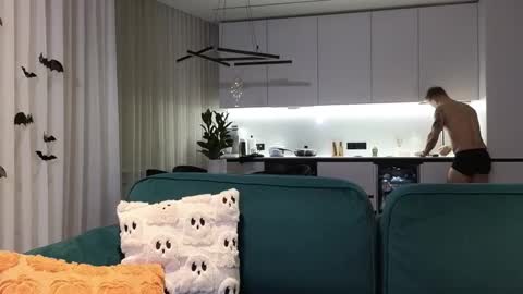 Snapshot of pashka_x chatting on 10/28/25, 05:22 Pashka online show from 10/28/25, 05:22