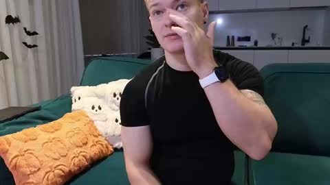 Snapshot of pashka_x chatting on 10/29/25, 06:04 Pashka online show from 10/29/25, 06:04