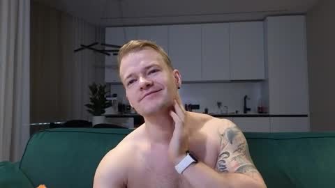 Snapshot of pashka_x chatting on 10/31/25, 06:47 Pashka online show from 10/31/25, 06:47