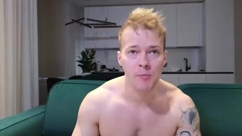 Snapshot of pashka_x chatting on 11/02/25, 10:28 Pashka online show from 11/02/25, 10:28