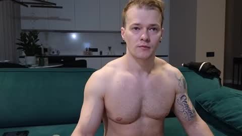 Snapshot of pashka_x chatting on 11/08/25, 07:19 Pashka online show from 11/08/25, 07:19