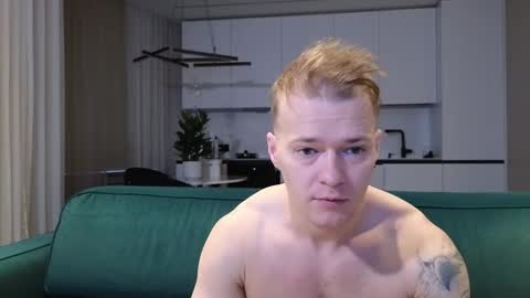 Snapshot of pashka_x chatting on 11/17/25, 06:30 Pashka online show from 11/17/25, 06:30