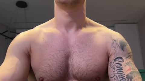 Snapshot of pashka_x chatting on 11/22/25, 07:40 Pashka online show from 11/22/25, 07:40