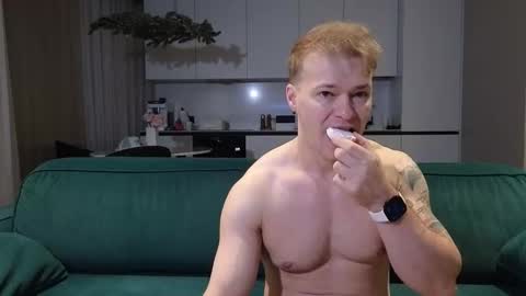 Snapshot of pashka_x chatting on 11/29/25, 06:16 Pashka online show from 11/29/25, 06:16