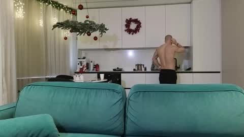 Snapshot of pashka_x chatting on 12/14/25, 10:31 Pashka online show from 12/14/25, 10:31