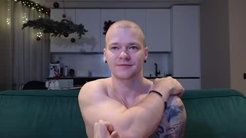 Snapshot of pashka_x chatting on 12/16/25, 06:07 Pashka online show from 12/16/25, 06:07