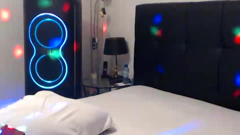 Snapshot of passiekoppel chatting on 12/29/24, 10:47 Sexy Prinsesje Celina and my Boyfriend Fred Follow Passiekoppel on TwitterREAD BIO online show from 12/29/24, 10:47