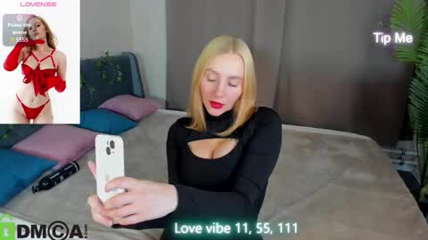 patr1cia_hart online show from 11/21/25, 12:21